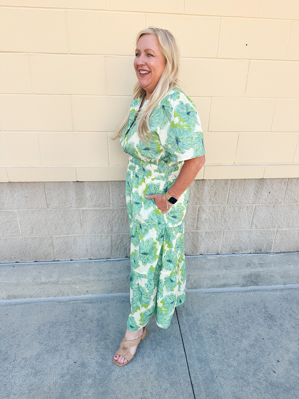 Midi-length dress with half sleeves, pintuck details, and a flattering elastic waist, designed in a lightweight fabric for summer styling