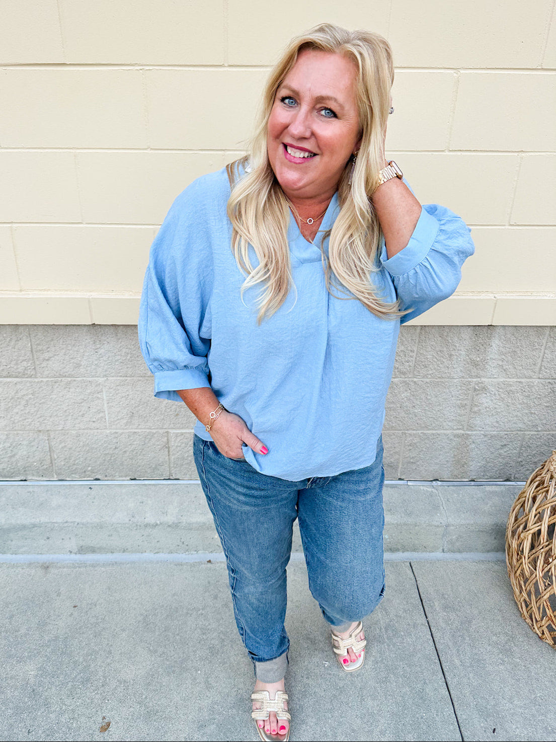 Complete Awe V-Neck Loose Fit in Chambray