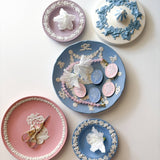 [Rose & Fifth] Heirloom Cameo Needleminder in Antique Blue and Petal Pink