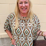 Fall-colored diamond print half sleeve blouse