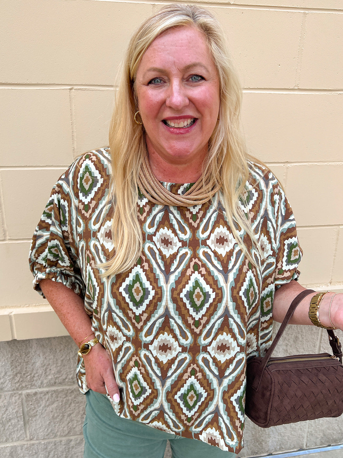 Fall-colored diamond print half sleeve blouse