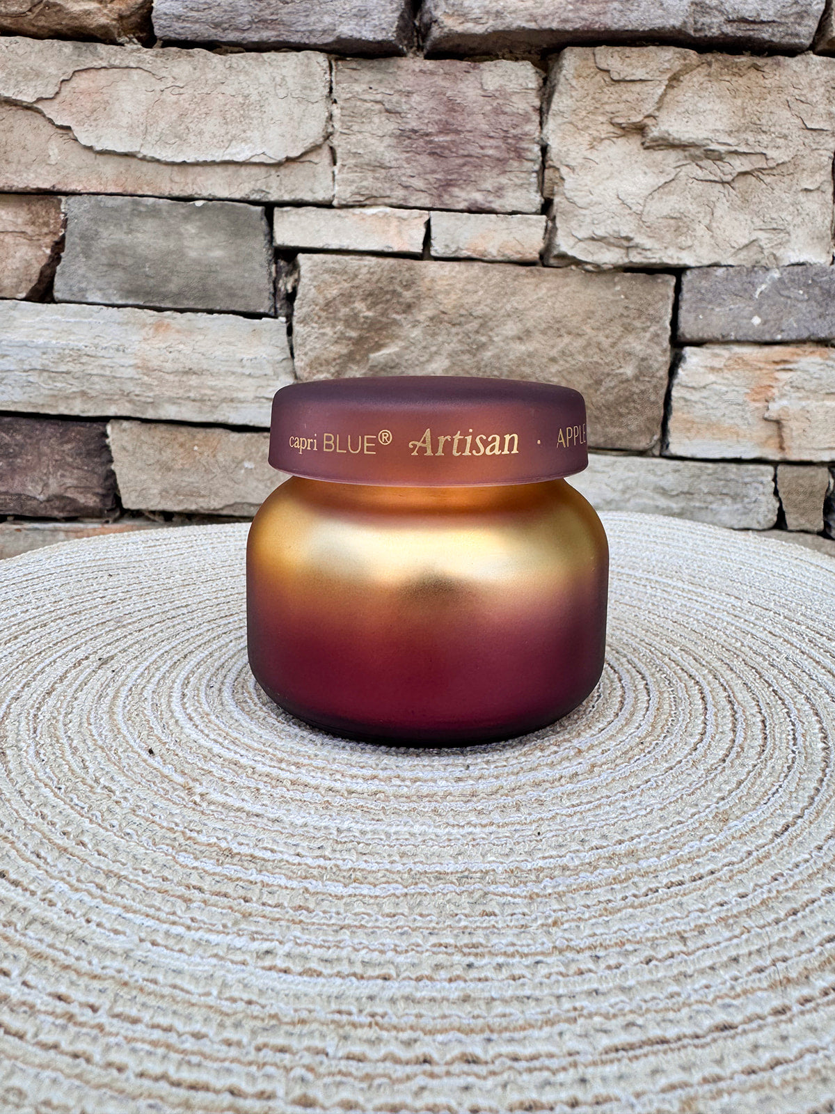 Apple Oud Tuscan Radiance petite scented candle in a decorative vessel.