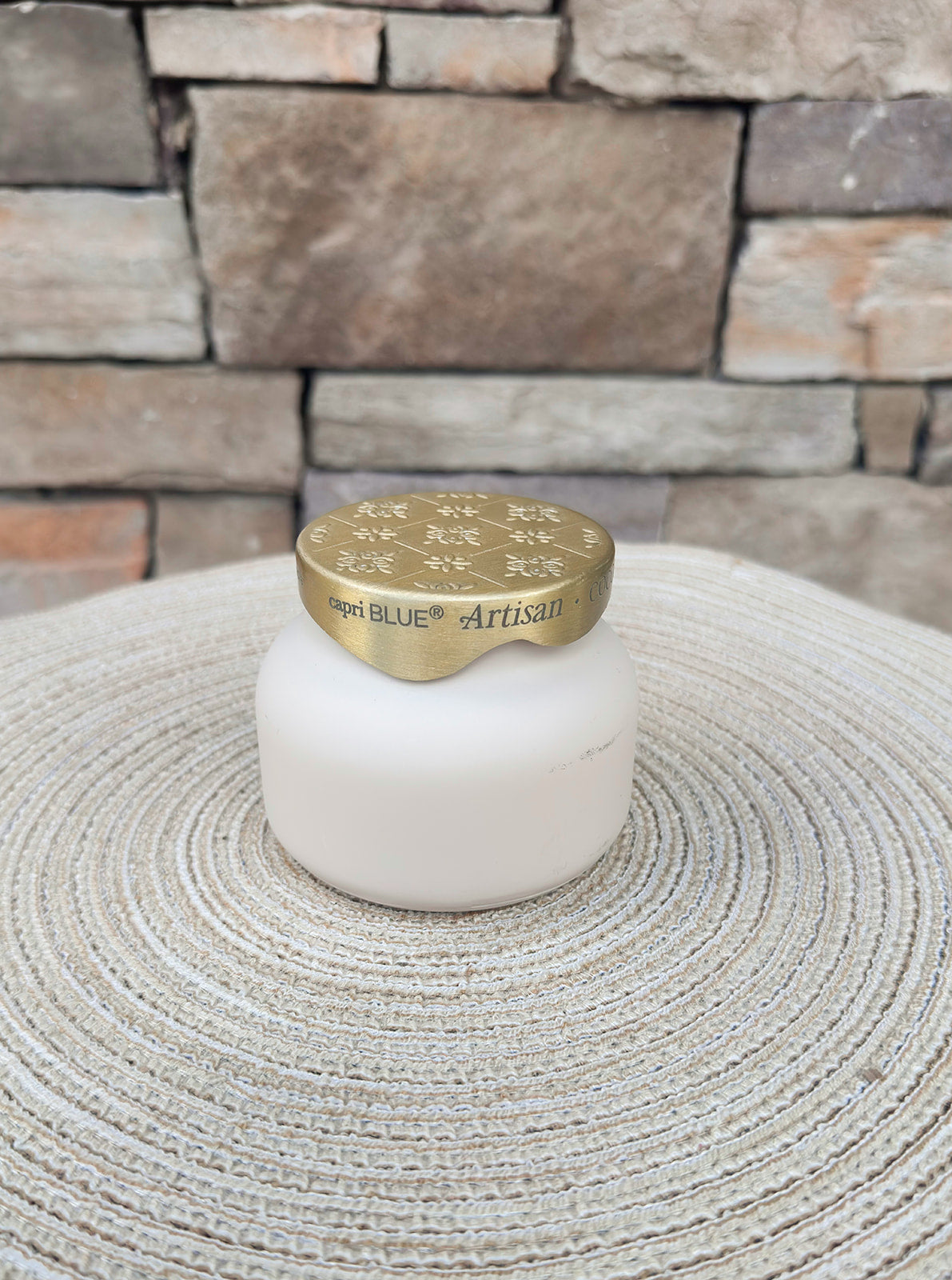 Coconut Santal Terrazza Velluto petite scented candle in a decorative vessel.