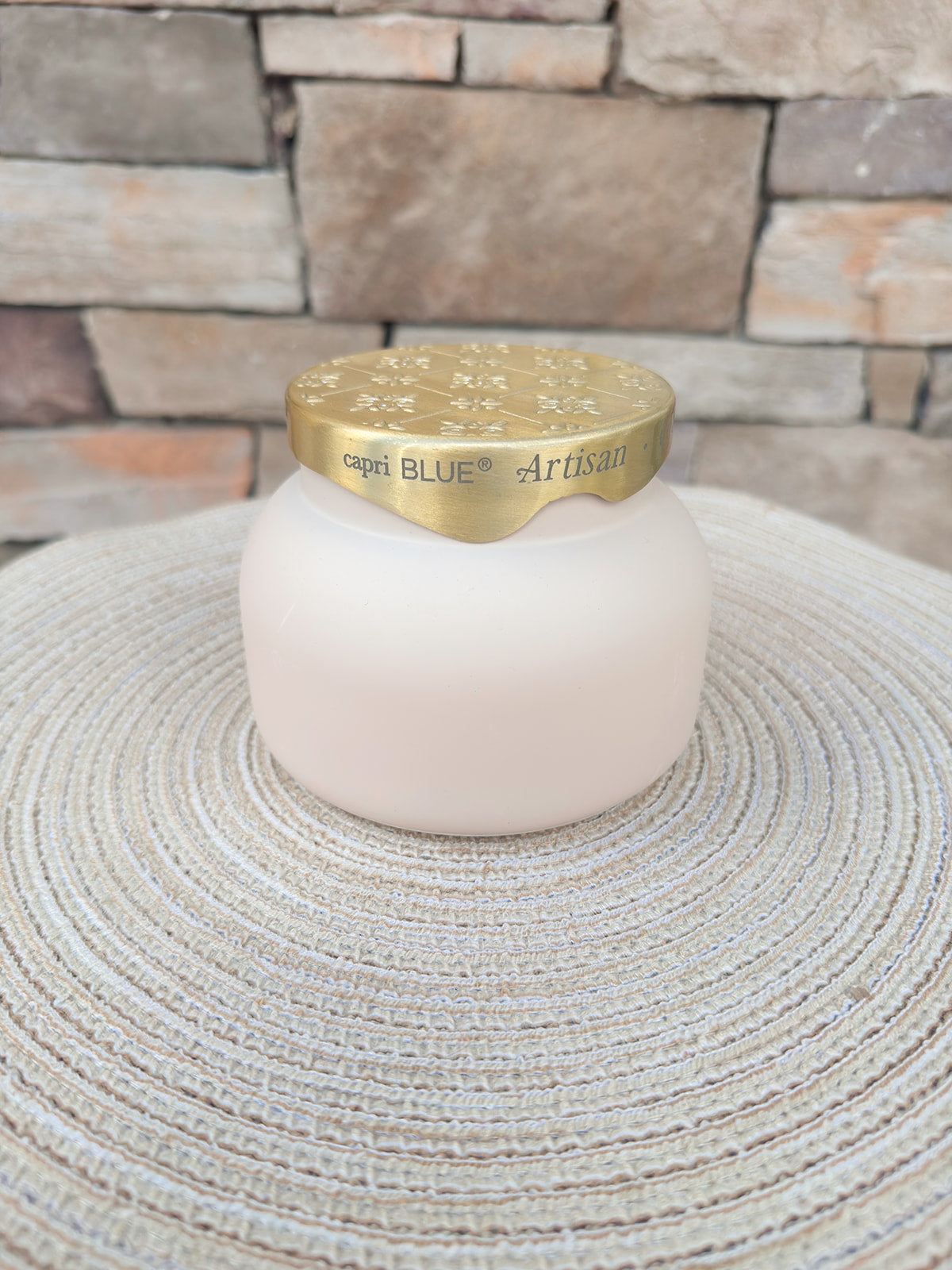 Coconut Santal Terrazza Velluto scented candle in an elegant decorative vessel.