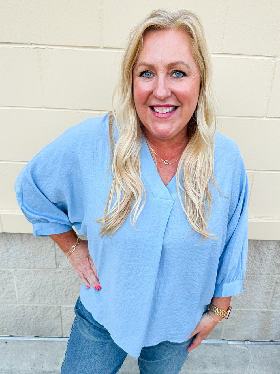 Complete Awe V-Neck Loose Fit in Chambray