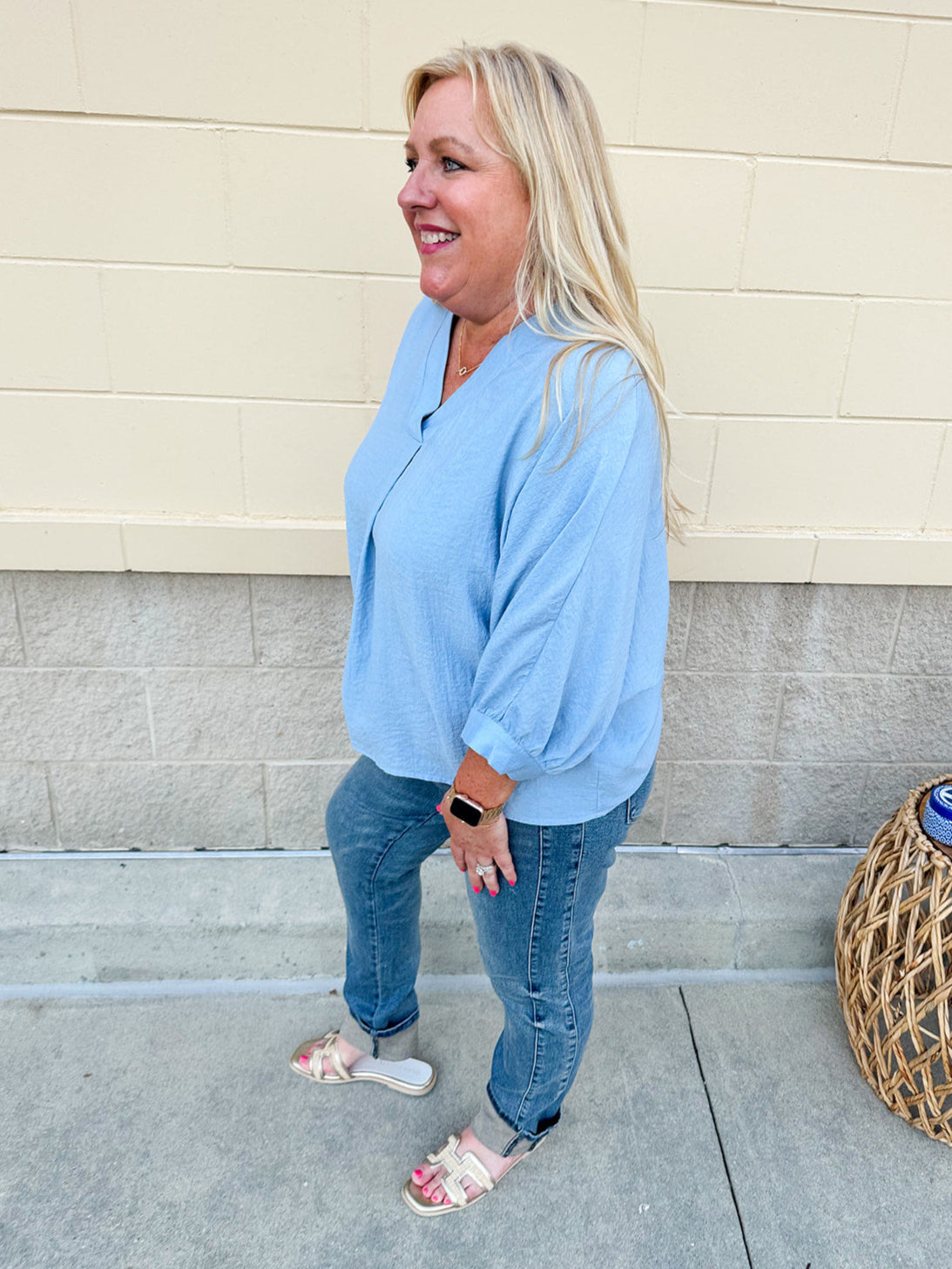 Complete Awe V-Neck Loose Fit in Chambray