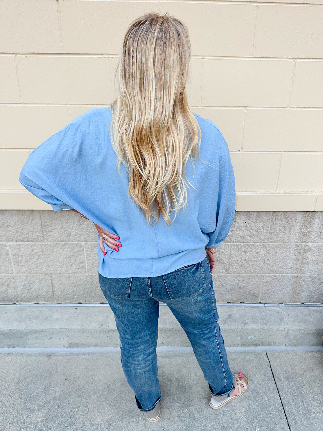 Complete Awe V-Neck Loose Fit in Chambray