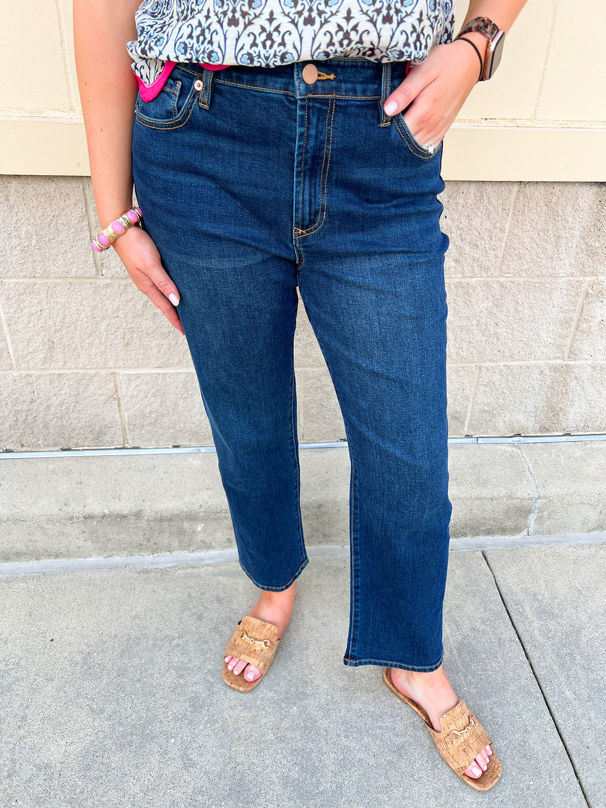 Mid-rise straight leg ankle jeans in dark blue denim