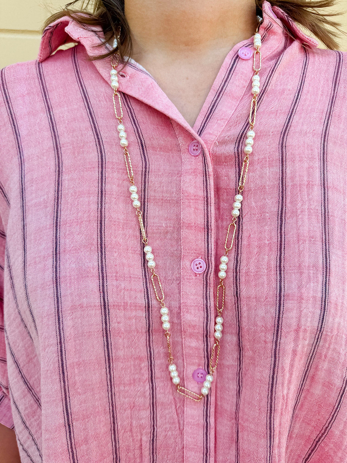  Long water-resistant pearl and chain necklace with open oval links—perfect for layering and everyday elegance.