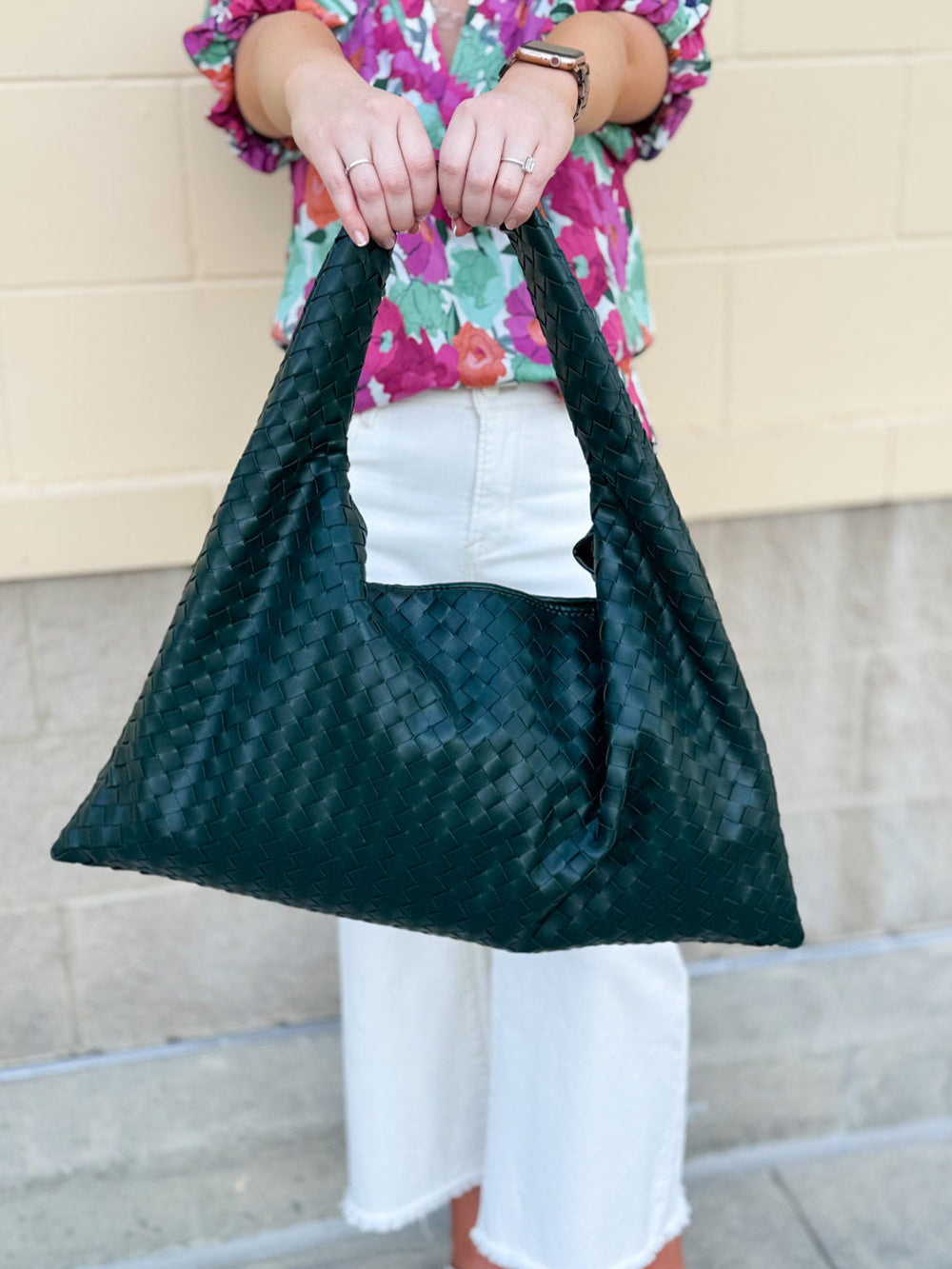 Green woven shoulder bag with soft structure and magnetic closure, designed for stylish and functional everyday use