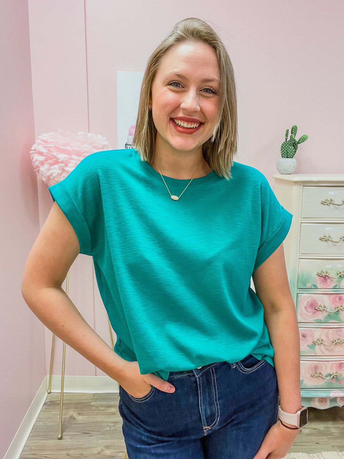 Casual Outing Slub Rolled Sleeve Top in Kelly Green