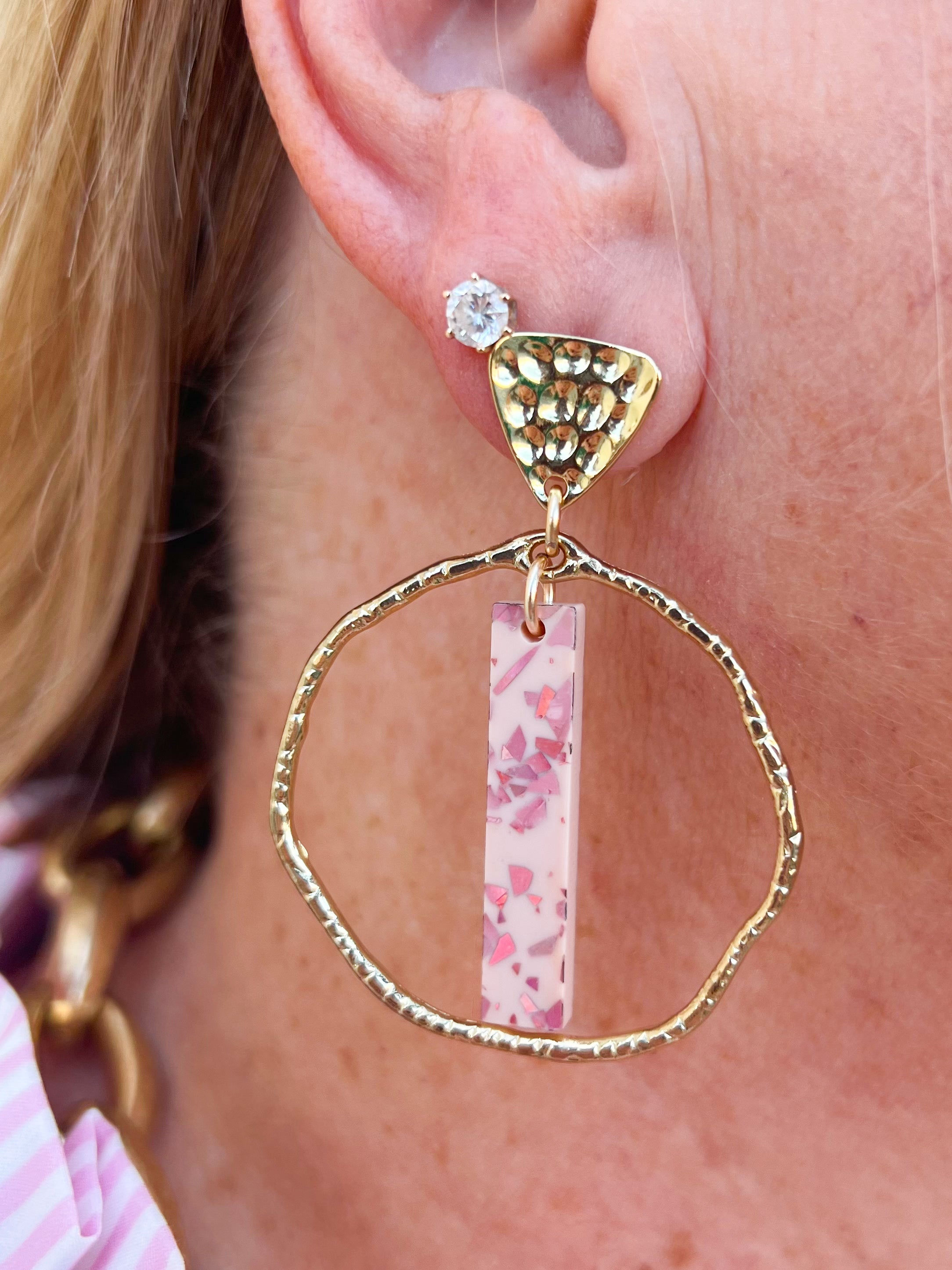 [Taylor Shaye] Camille Stick Hoops - The Pink Pineapple 850