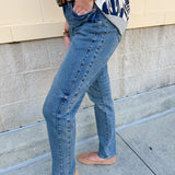 [Judy Blue] The Ella Mid Rise Vintage Wash Boyfriend Jeans