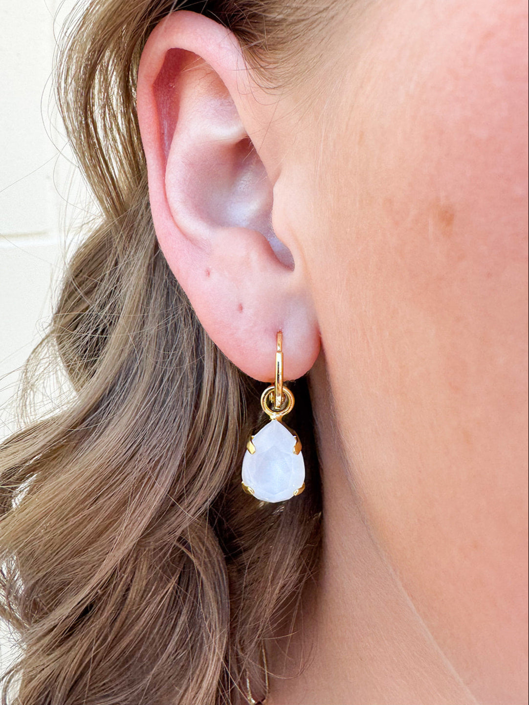 [Sorrelli] Perfect Pear Huggie Hoop Earrings in Icicle