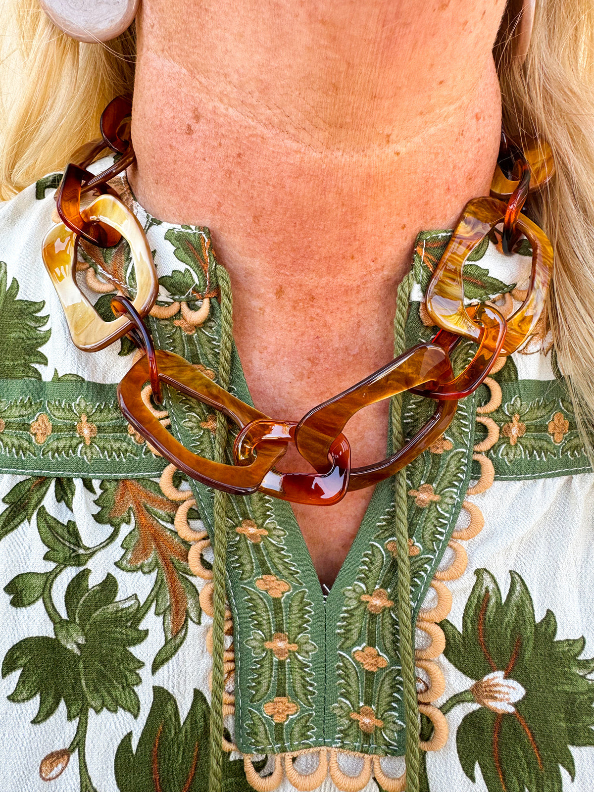 Chunky tortoise celluloid acetate link necklace with adjustable lobster clasp.
