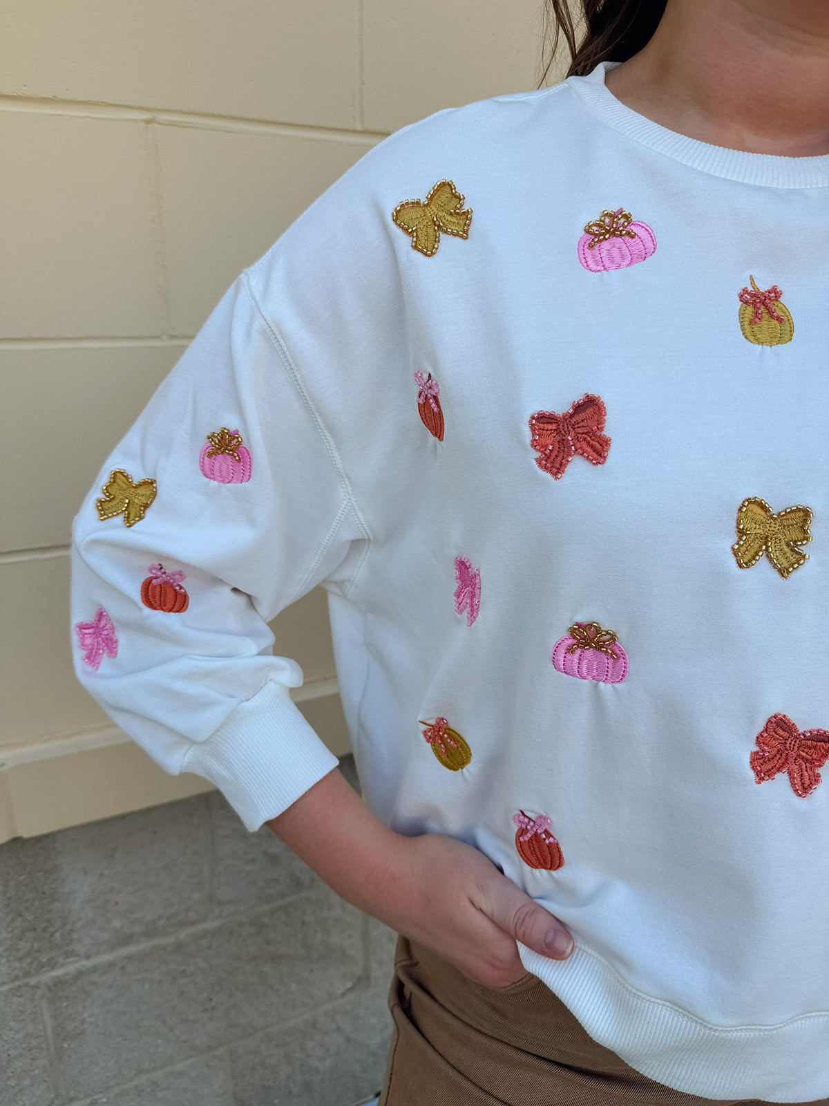 [Mary Square] Millie white sweatshirt with pink and gold bows and pumpkin patches