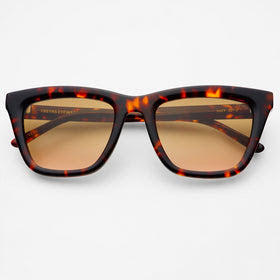 Brown tortoise cat-eye sunglasses with a bold vintage-inspired frame and polished detailing.
