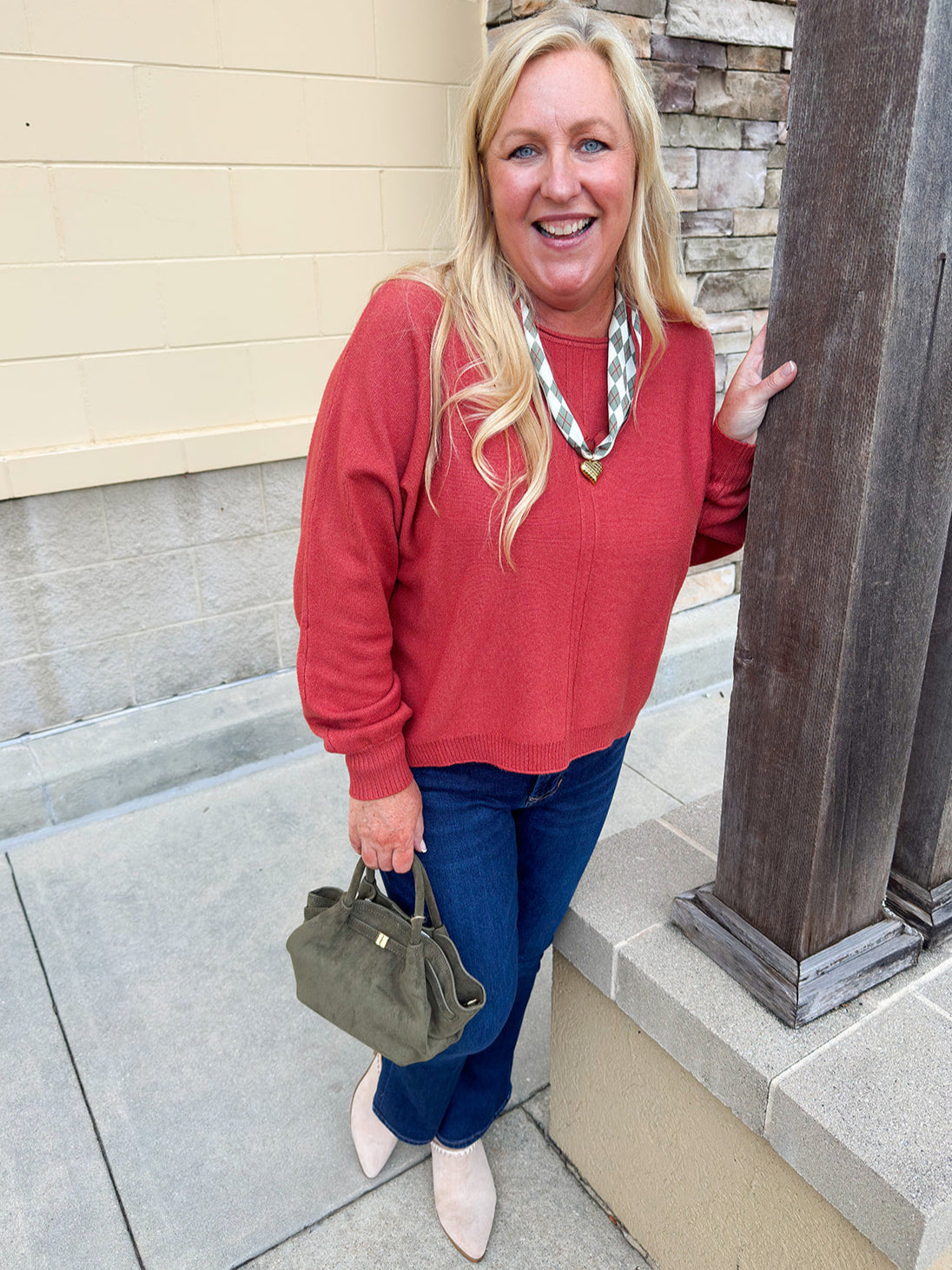 Rust viscose sweater with round neck and double front seam detail