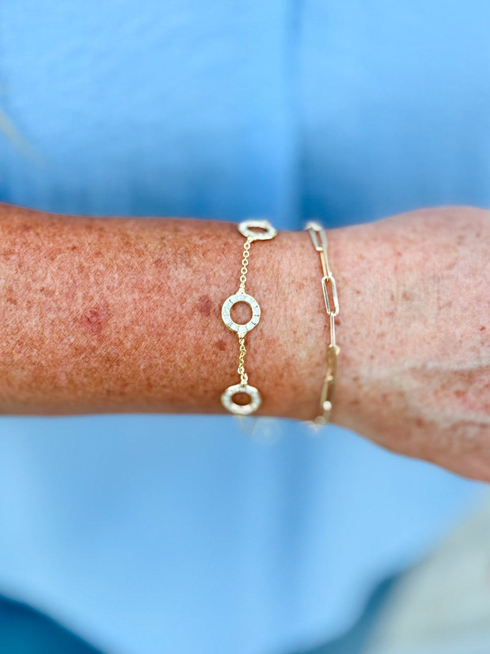 [Sorrelli] Disk Adjustable Bracelet in White Opal