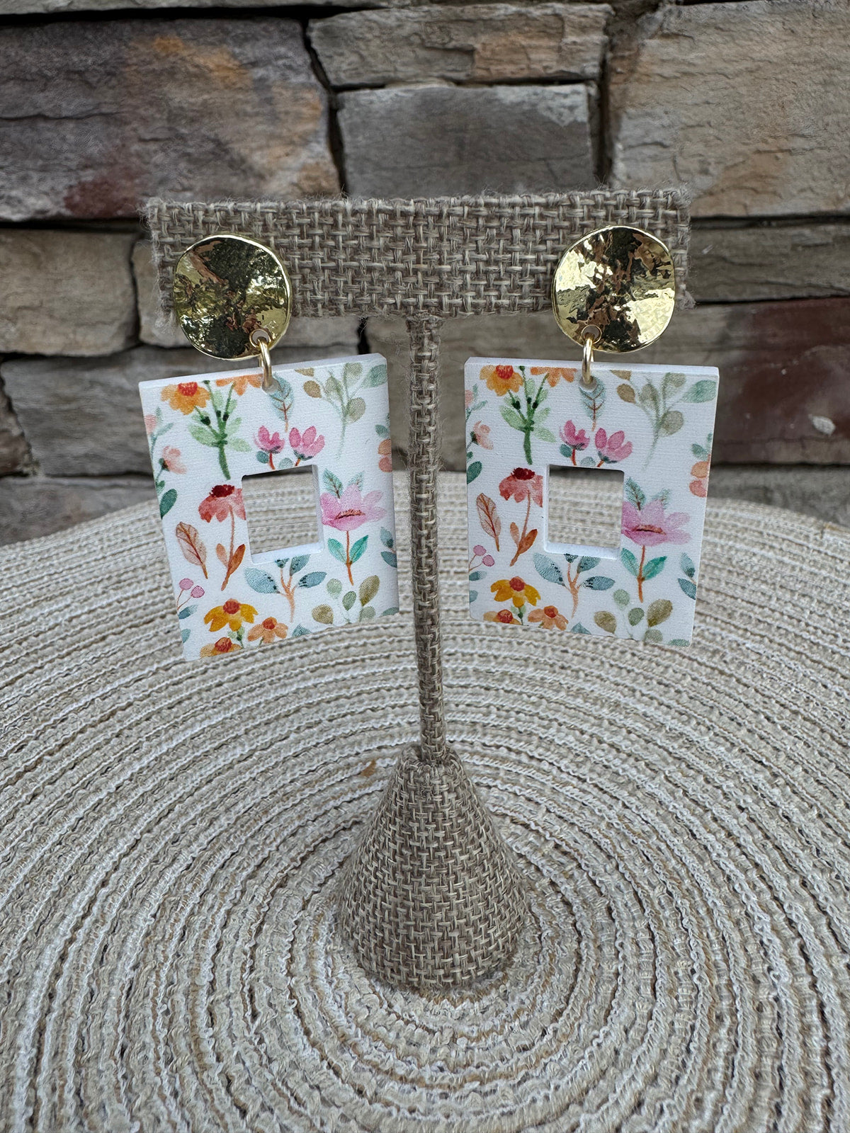 [Taylor Shaye] Mini Naomi Floral Earrings - The Pink Pineapple 850