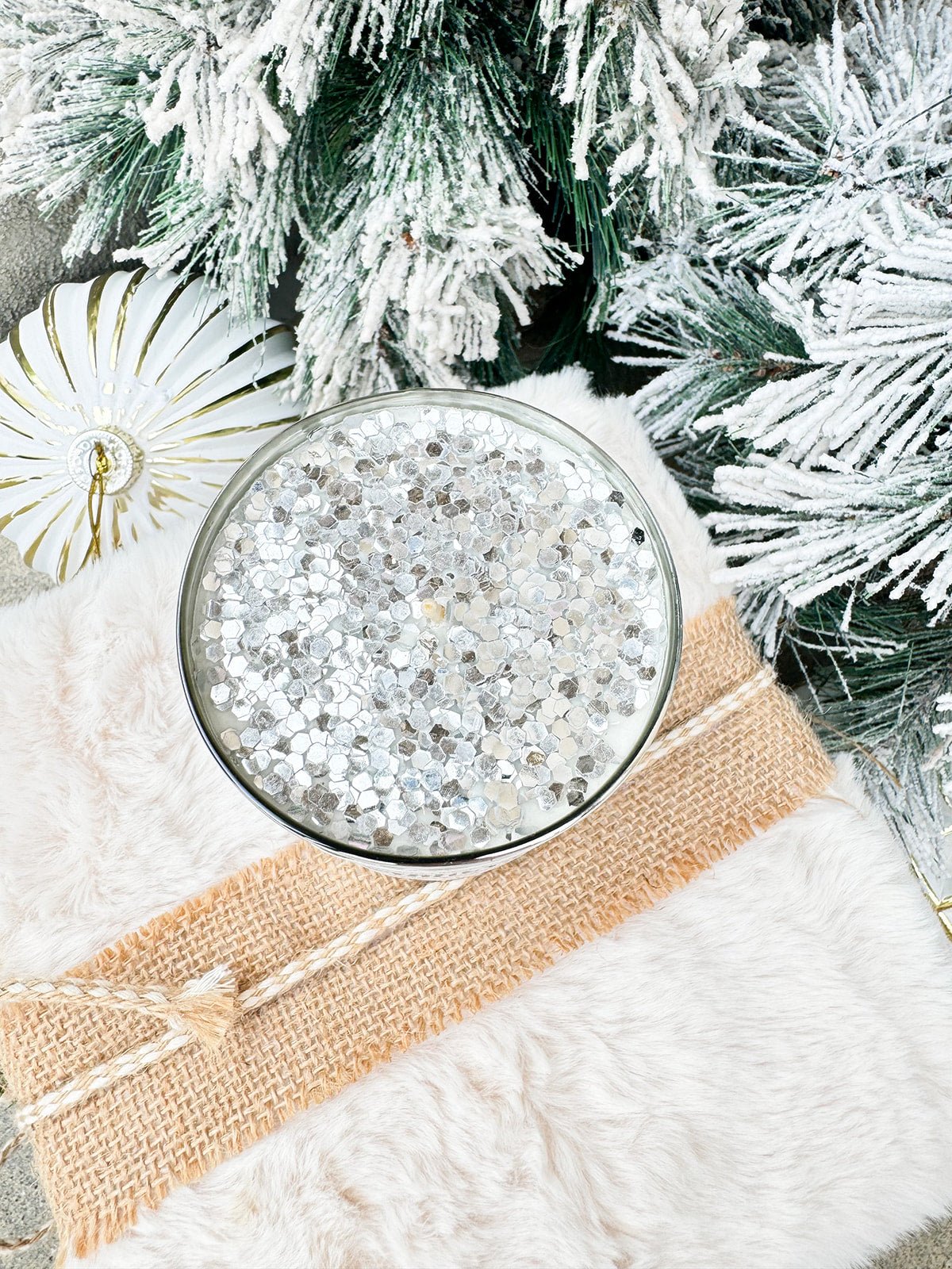 A Fabulous Lil Christmas Candle - The Pink Pineapple 850