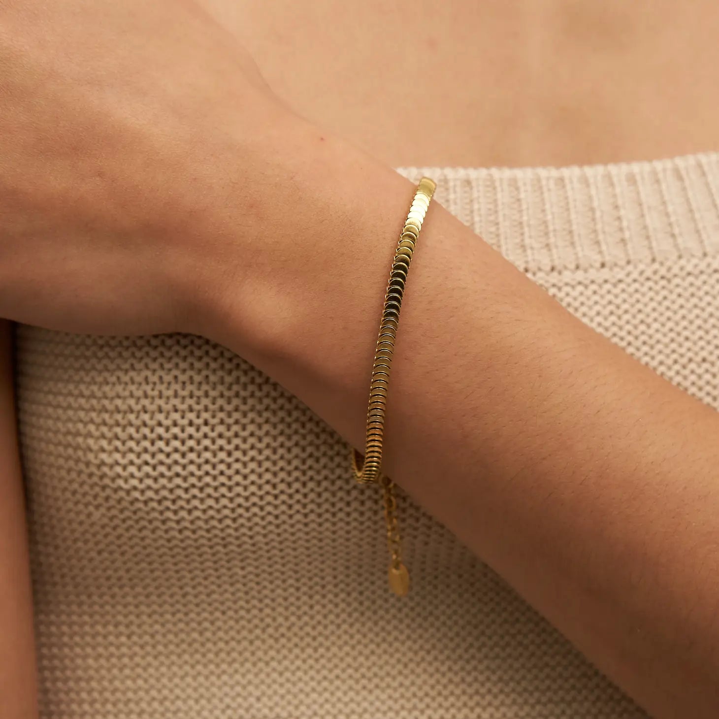 Accordion Bracelet - The Pink Pineapple 850