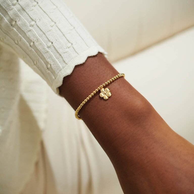 A Little 'Wonderful Grandma' Bracelet in Gold-Tone Plating | Front View