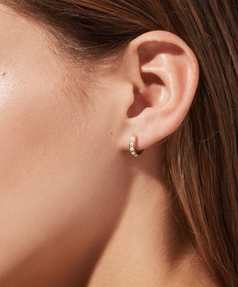 [Ana Luisa] Ashley Pearl Huggie Hoops - The Pink Pineapple 850