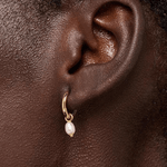 [Ana Luisa] Frida Pearl Huggie Hoops - The Pink Pineapple 850