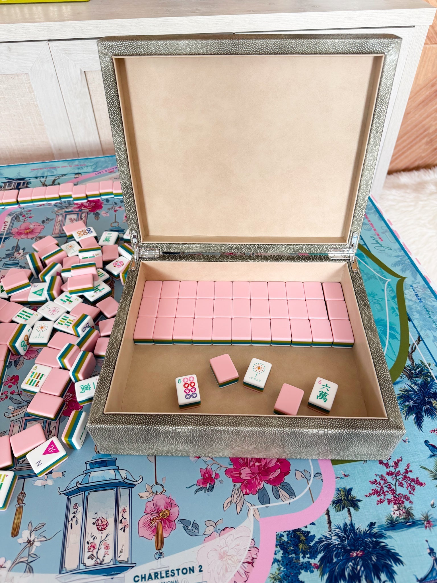 Aveline Luxury Mahjong Tile Storage Box - The Pink Pineapple 850