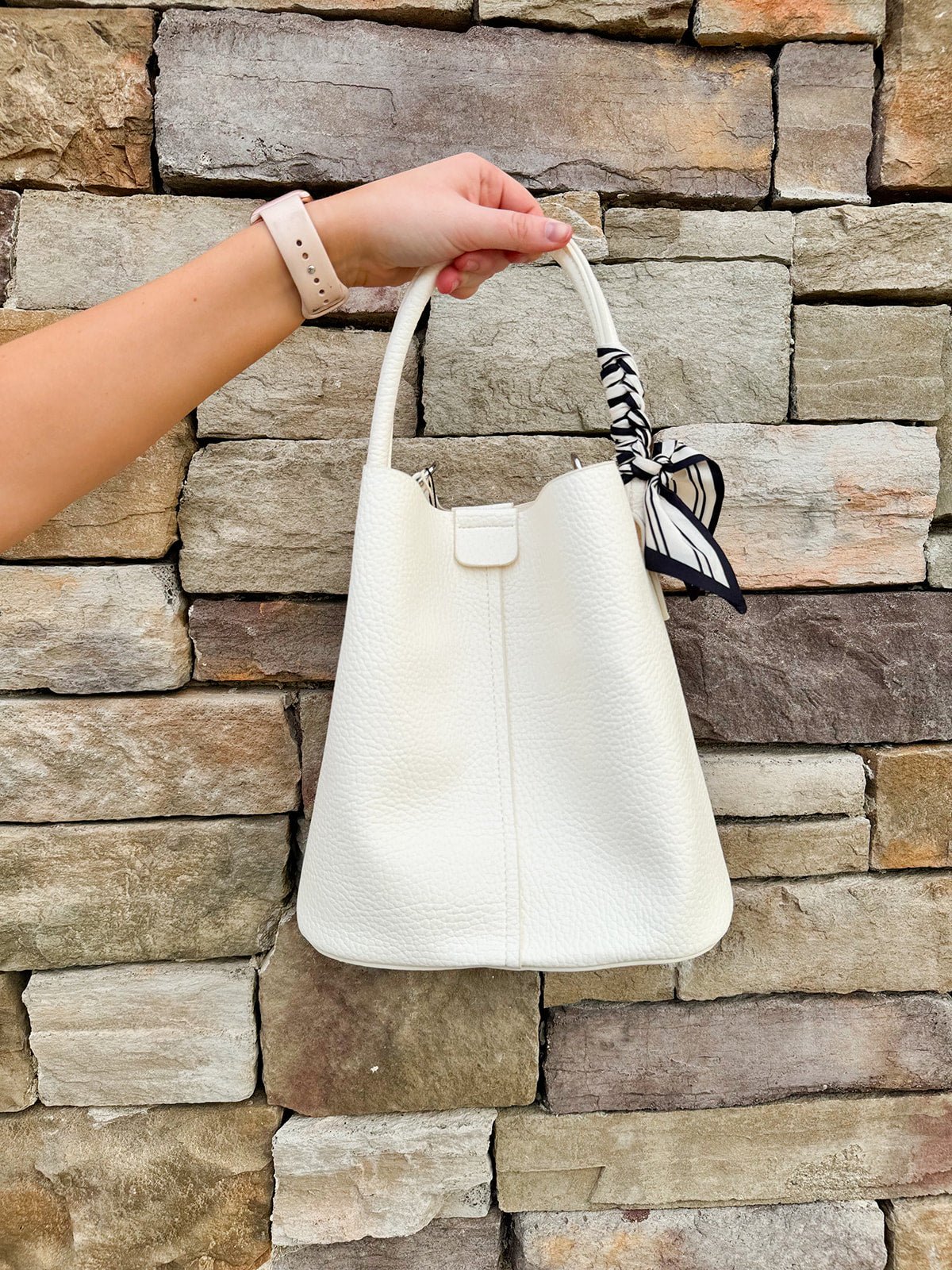 [BC Bags] White Medium Bucket Bag - The Pink Pineapple 850