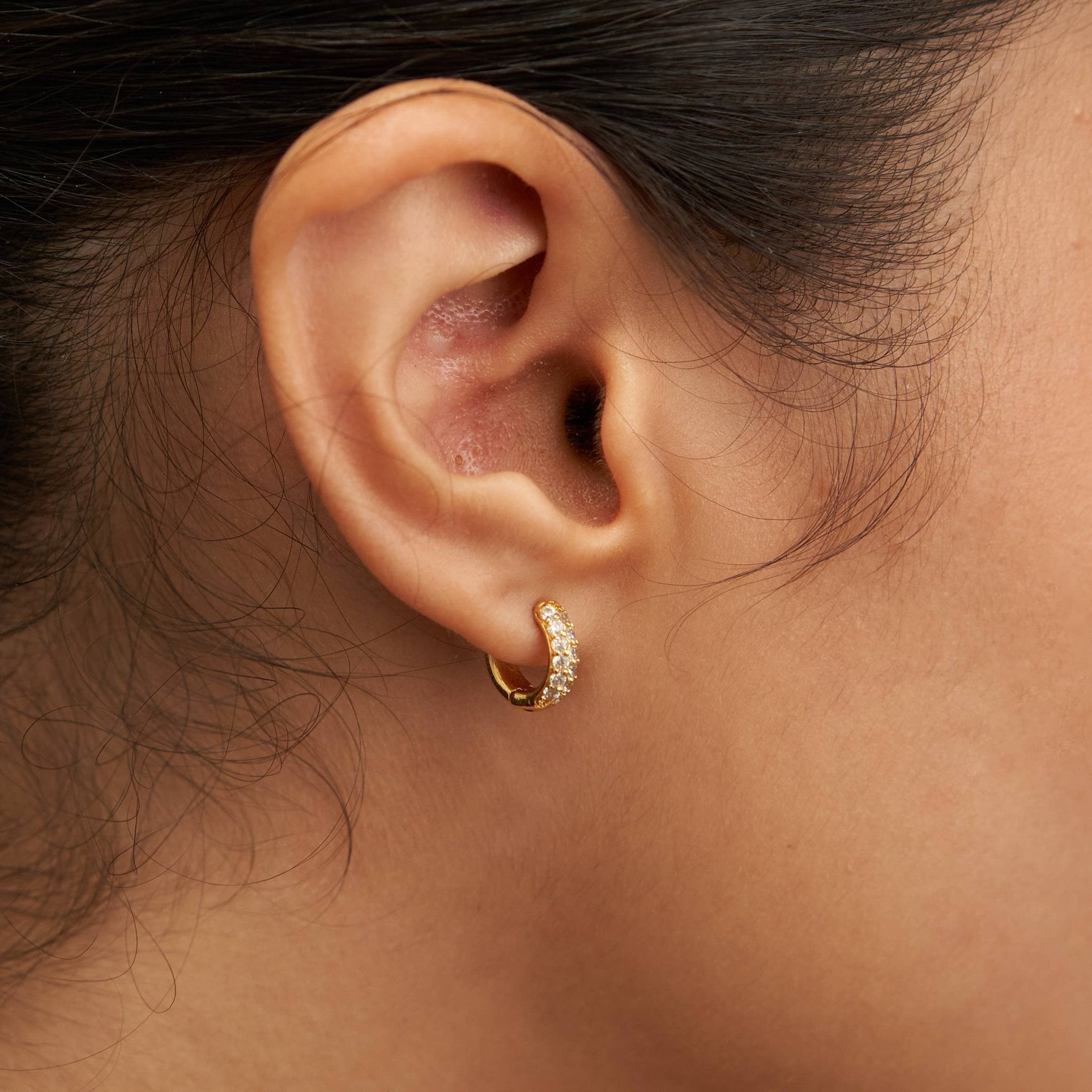 [Brenda Grands] Crystal Huggies White - The Pink Pineapple 850