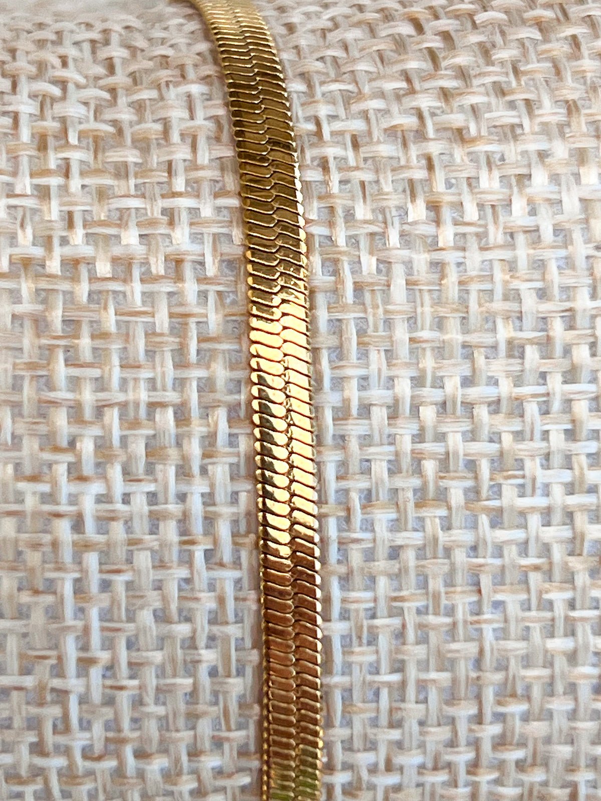 [Brenda Grands] Dainty Herringbone Bracelet - The Pink Pineapple 850