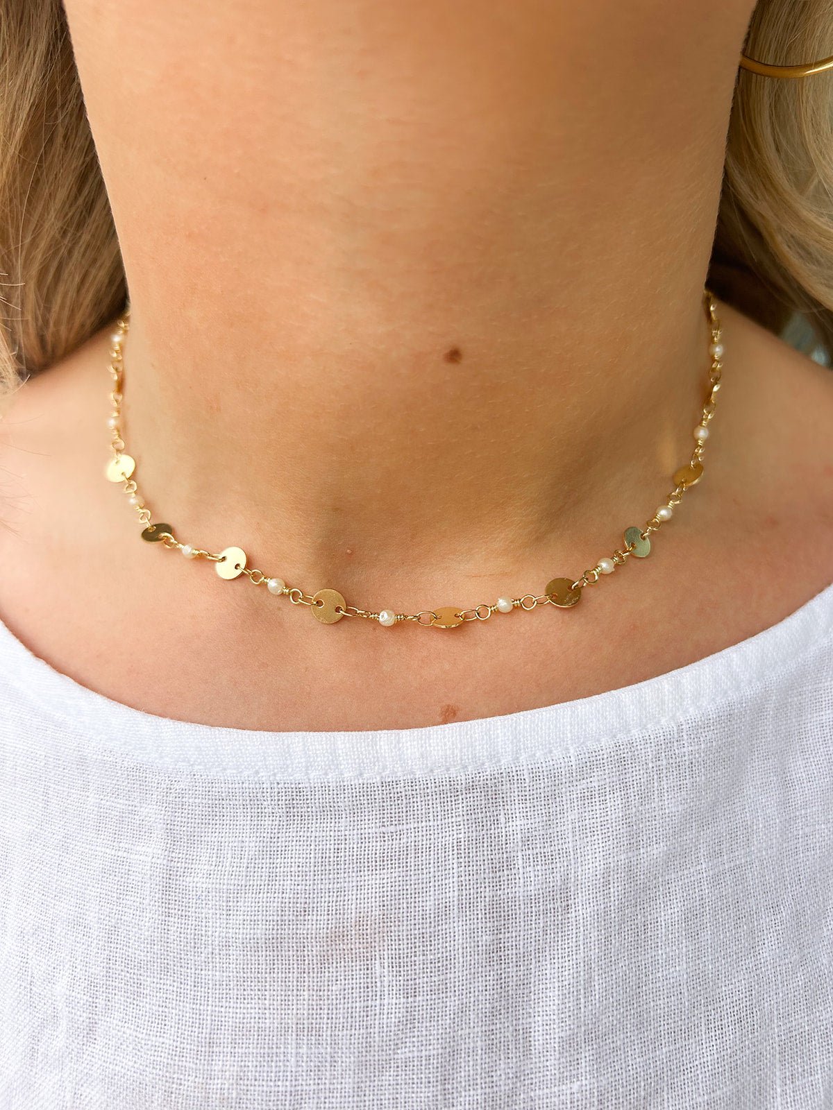 [Brenda Grands] Dainty Pearl Choker - The Pink Pineapple 850