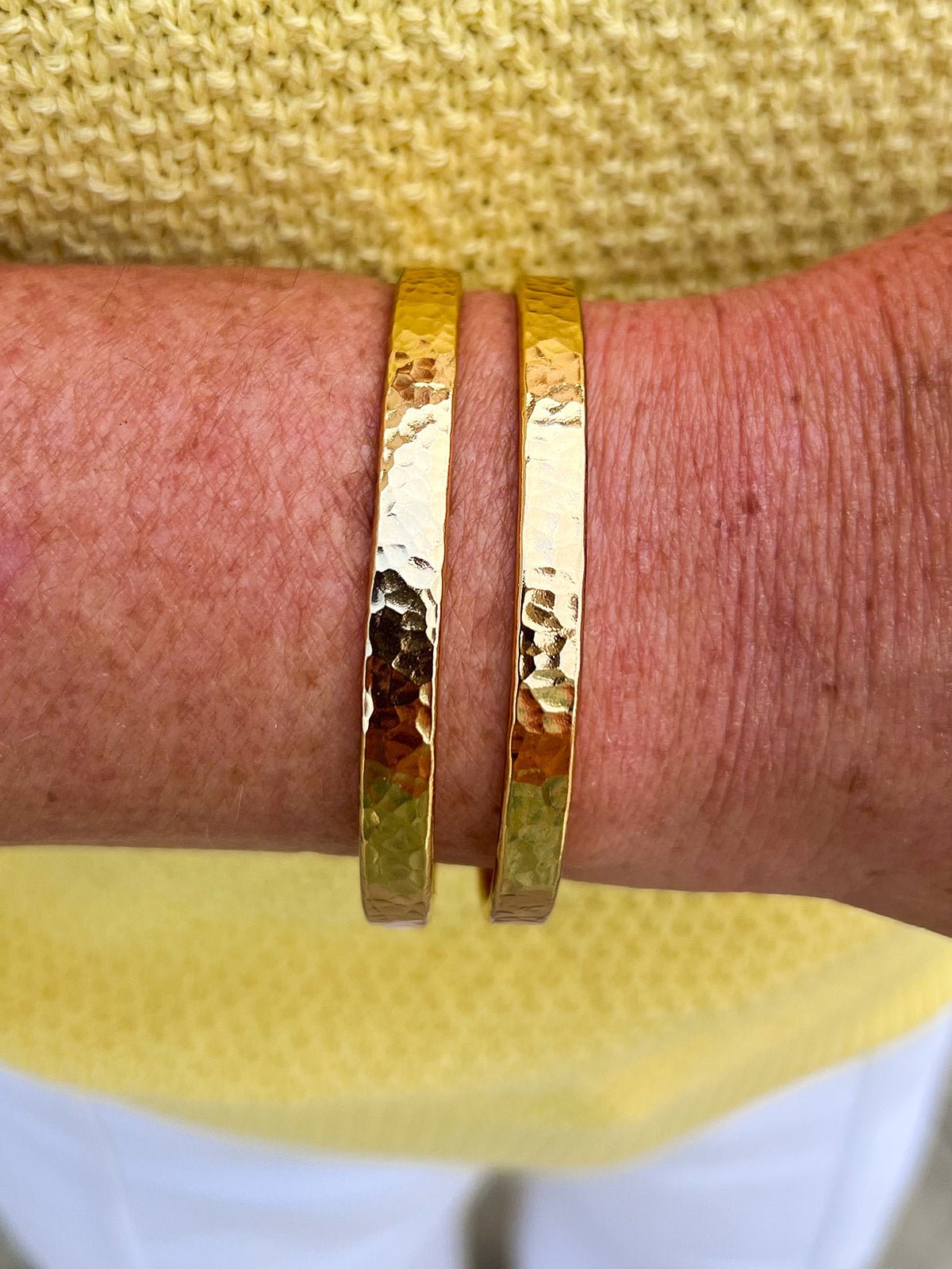 [Brenda Grands] Hammered Bangle - The Pink Pineapple 850