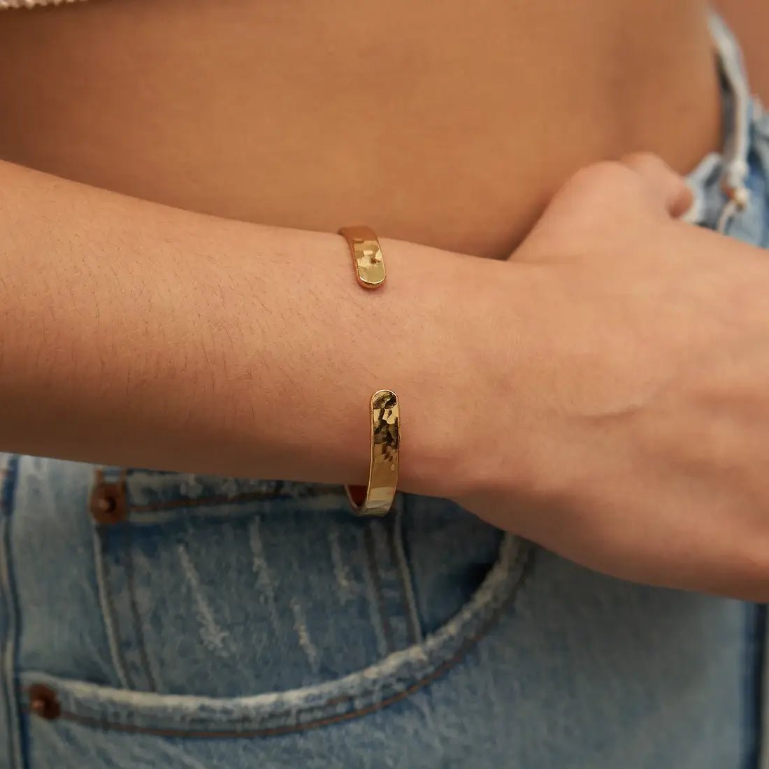 [Brenda Grands] Hammered Bangle - The Pink Pineapple 850