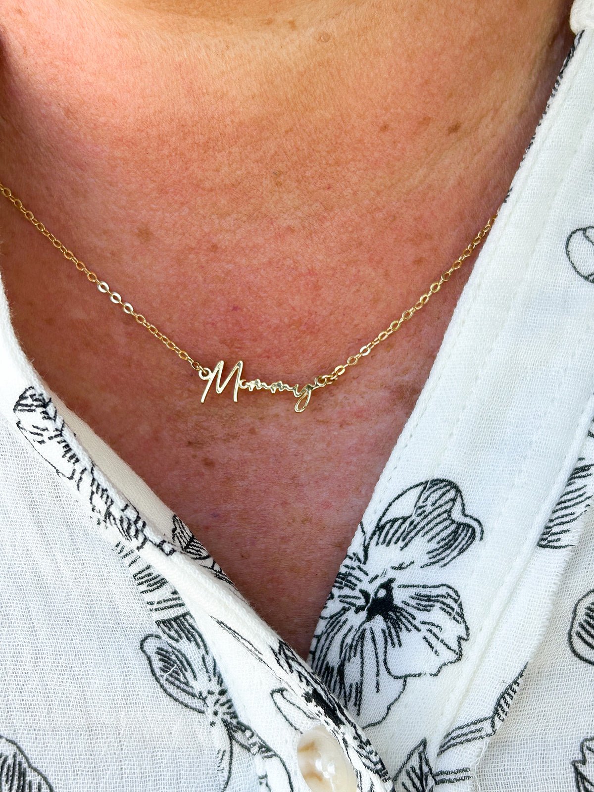 Delicate gold “mommy” necklace in layered gold styling