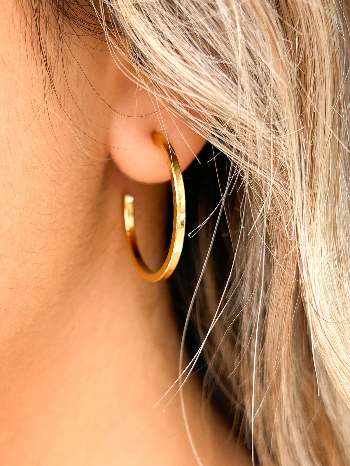 [Brenda Grands] Thin Hammered Hoops Mini - The Pink Pineapple 850