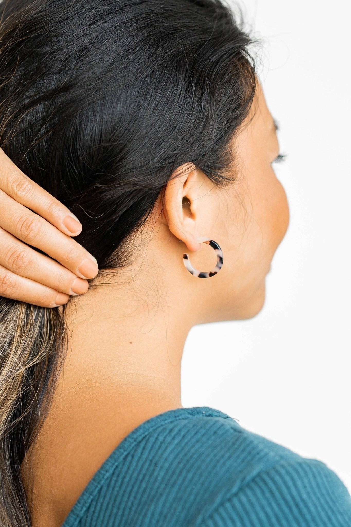 Cam Mini Hoops - Blonde Tortoise - The Pink Pineapple 850