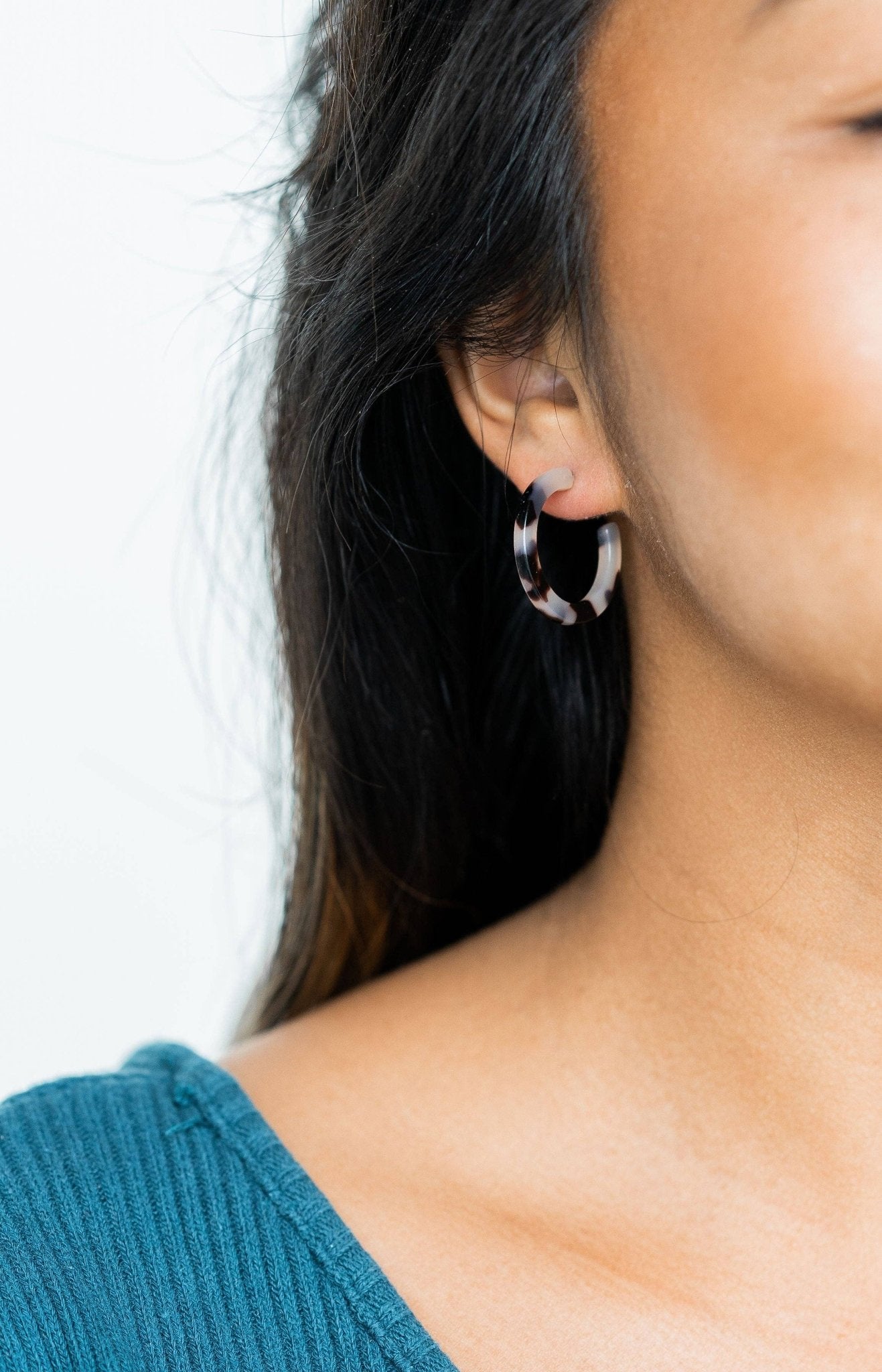 Cam Mini Hoops - Blonde Tortoise - The Pink Pineapple 850