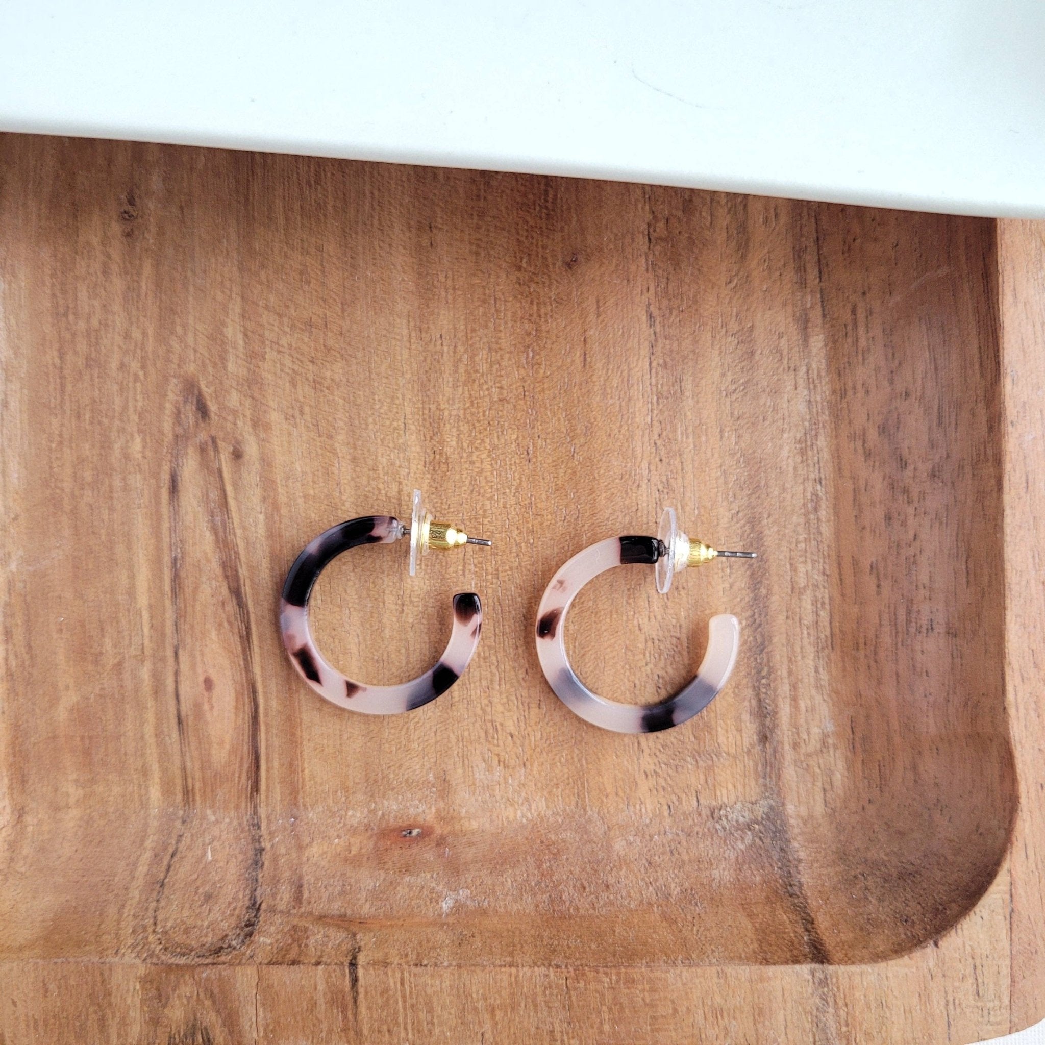 Cam Mini Hoops - Blonde Tortoise - The Pink Pineapple 850