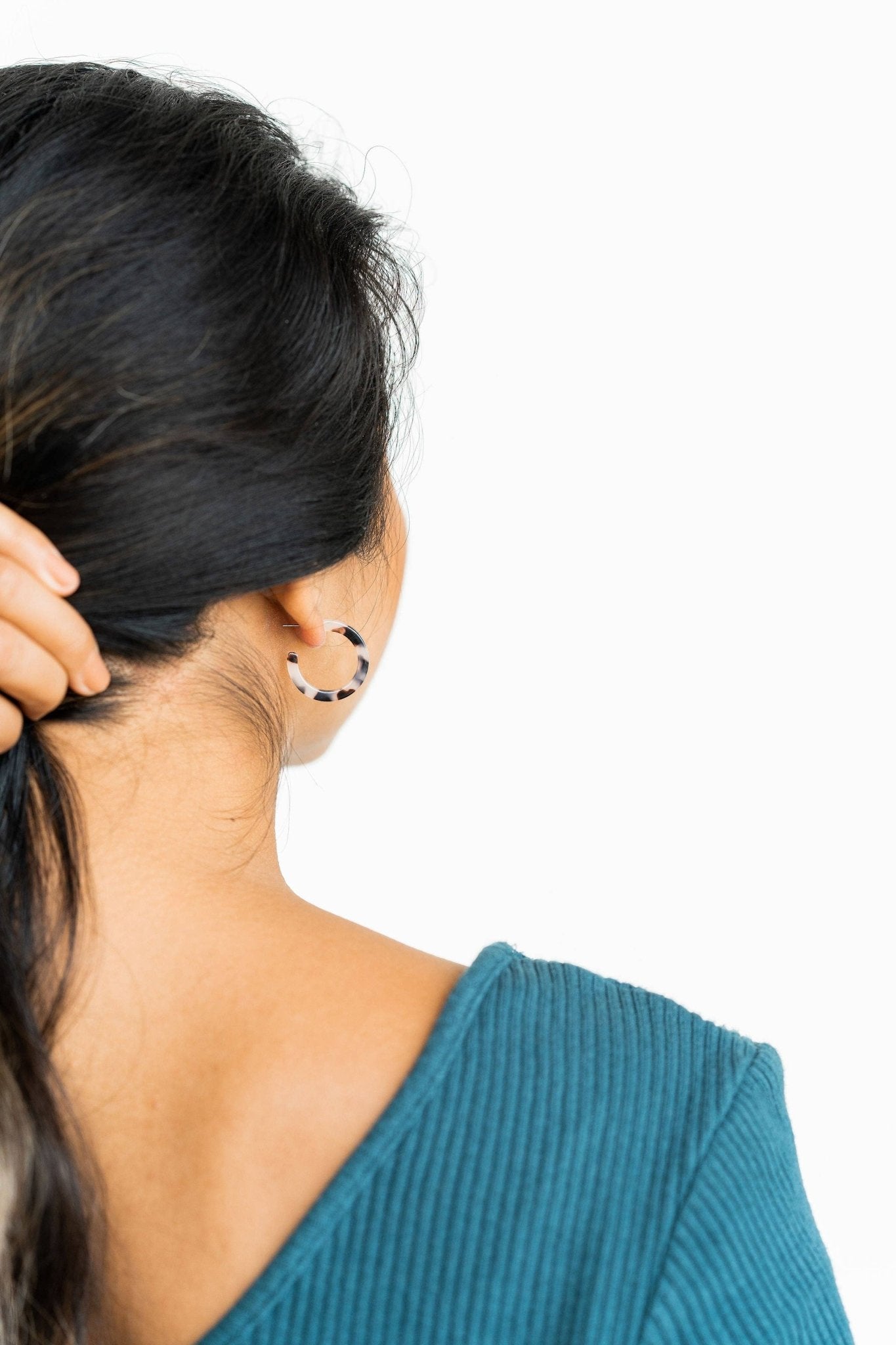 Cam Mini Hoops - Blonde Tortoise - The Pink Pineapple 850