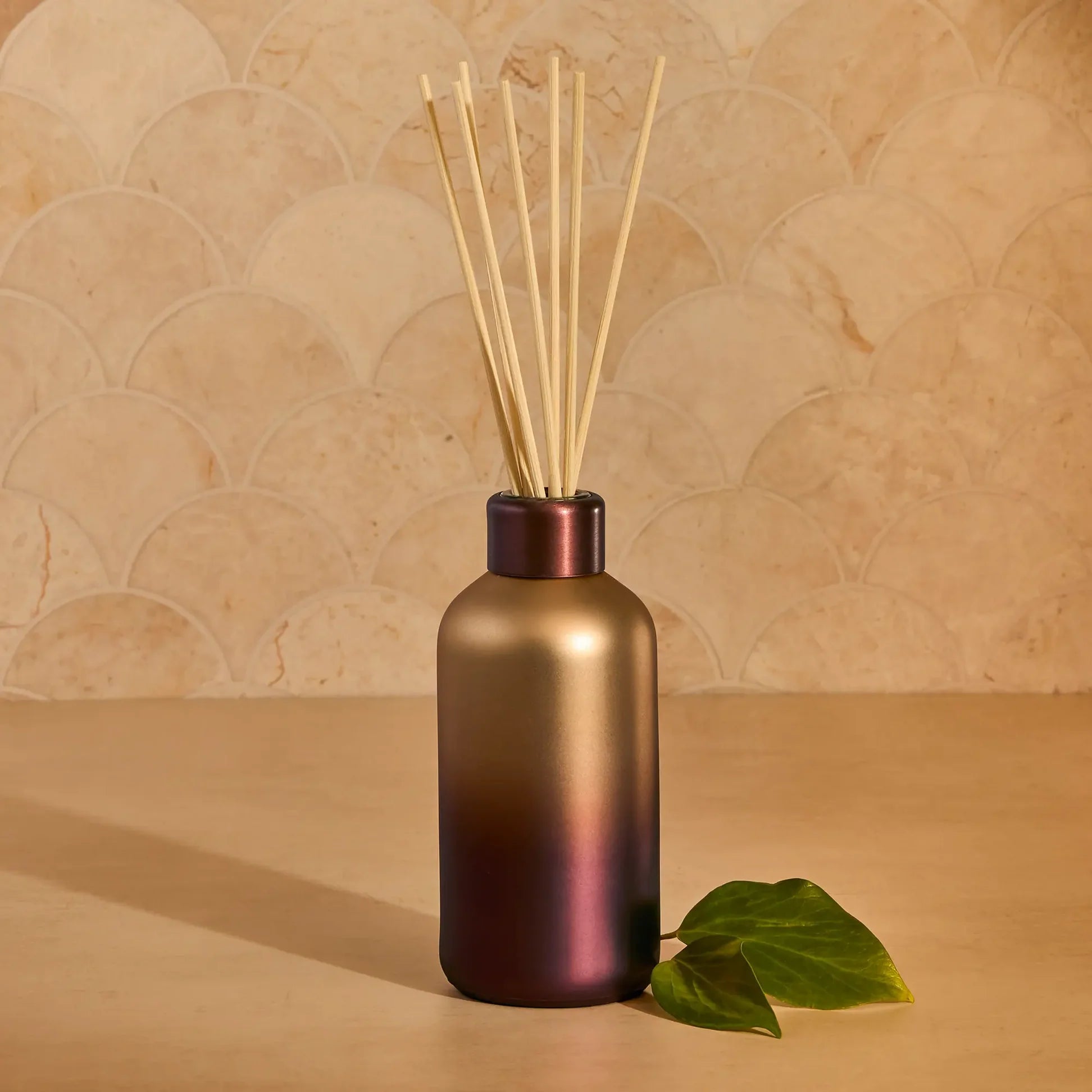[Capri Blue] Apple Oud Tuscan Radiance Reed Diffuser - The Pink Pineapple 850