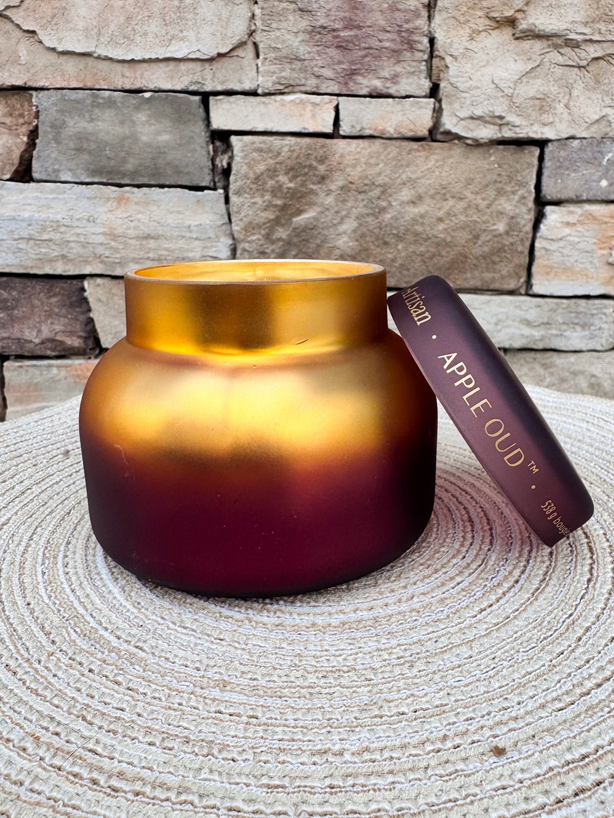 [Capri Blue] Apple Oud Tuscan Radiance Signature Candle - The Pink Pineapple 850