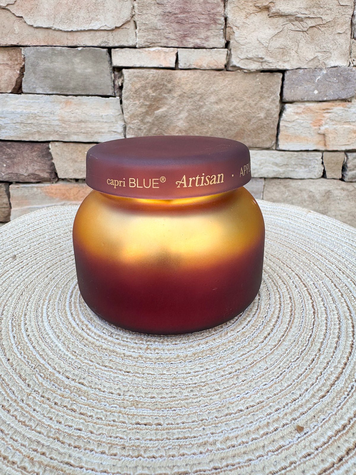 [Capri Blue] Apple Oud Tuscan Radiance Signature Candle - The Pink Pineapple 850