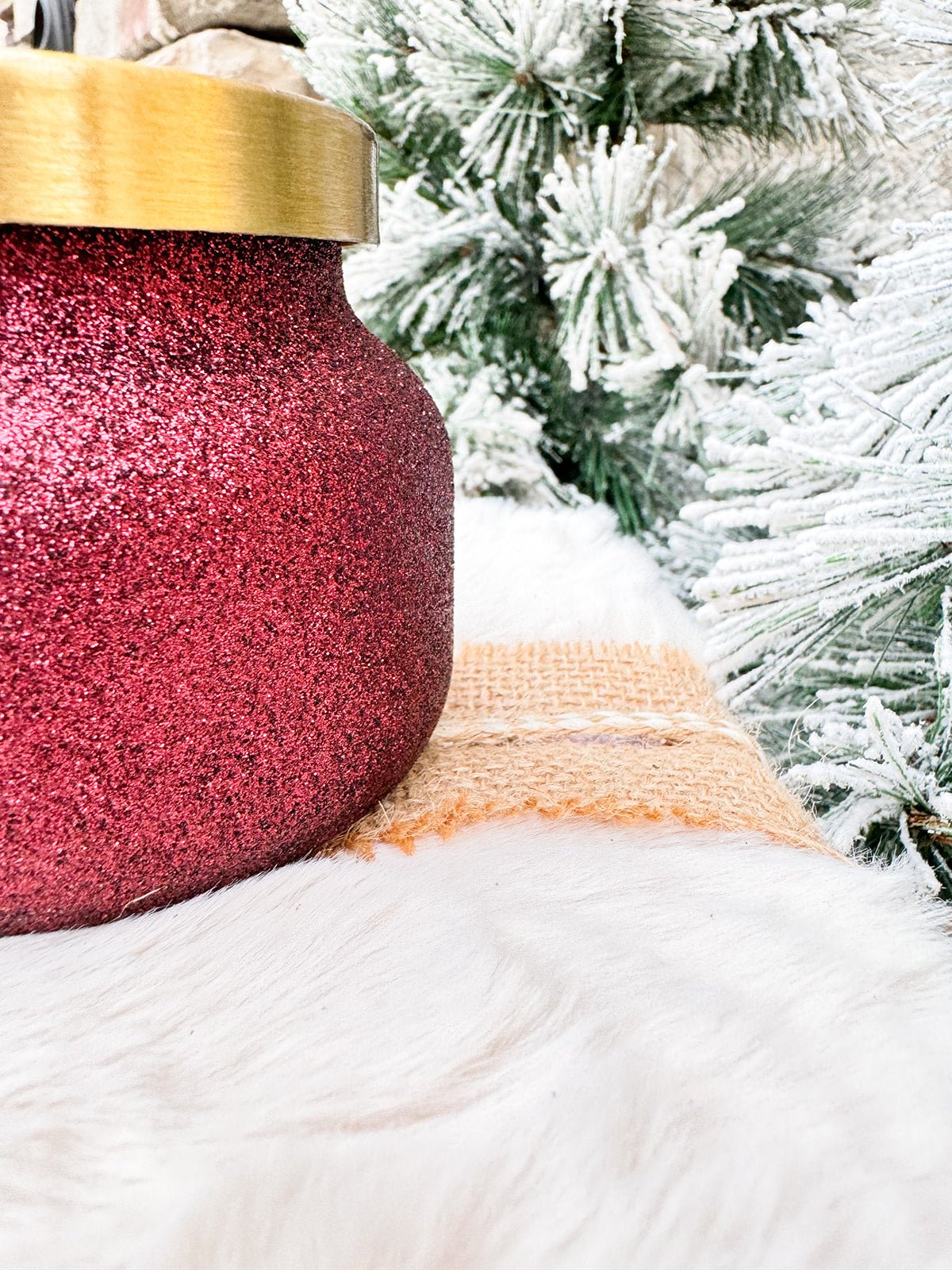 Capri Blue Glam Tinsel and Spice Petite Candle 8oz - The Pink Pineapple 850