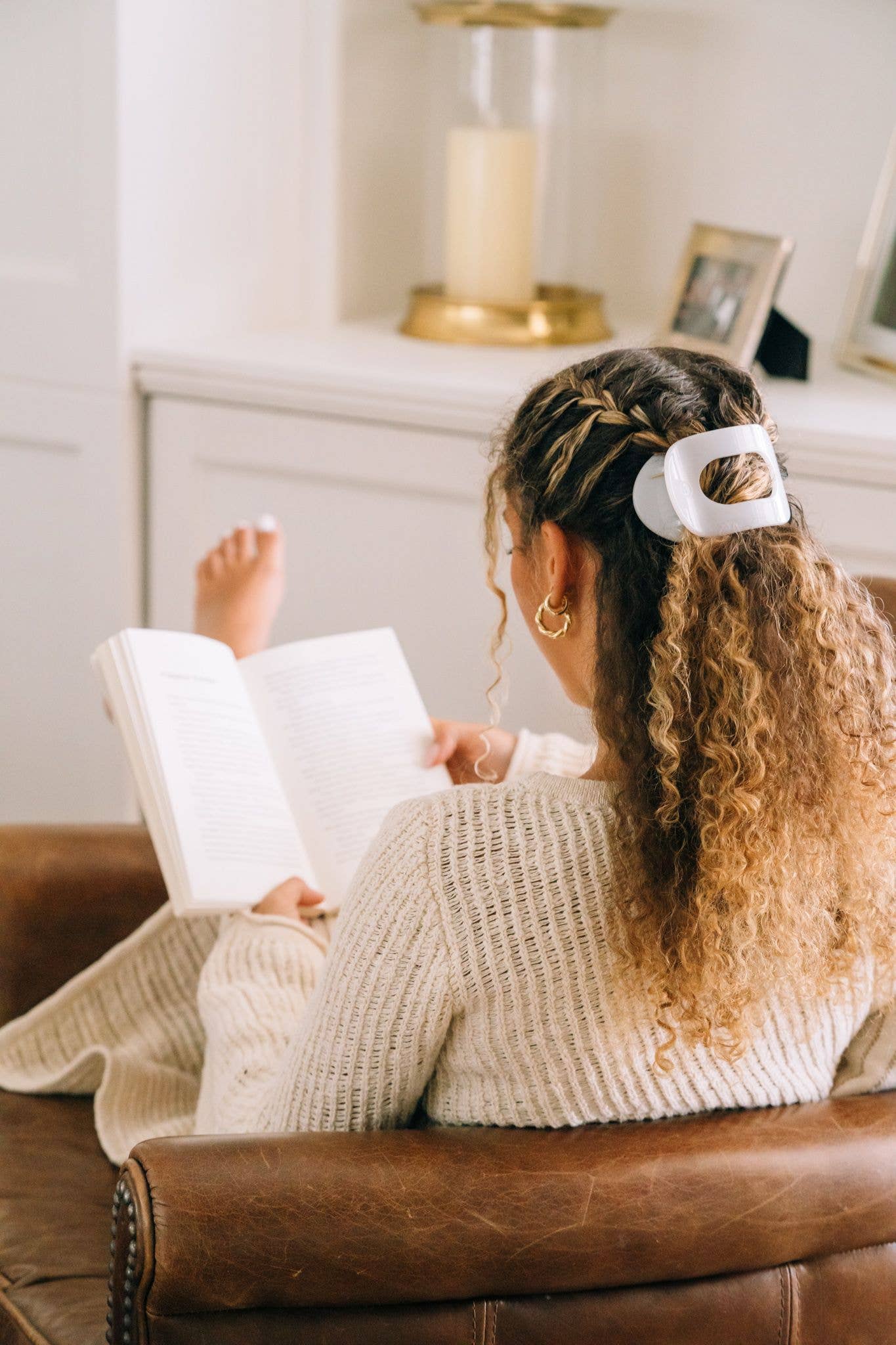 Coconut White Large Flat Round Clip - The Pink Pineapple 850