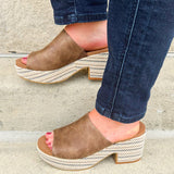 [Corkys] Totally Buggin Wedges - The Pink Pineapple 850