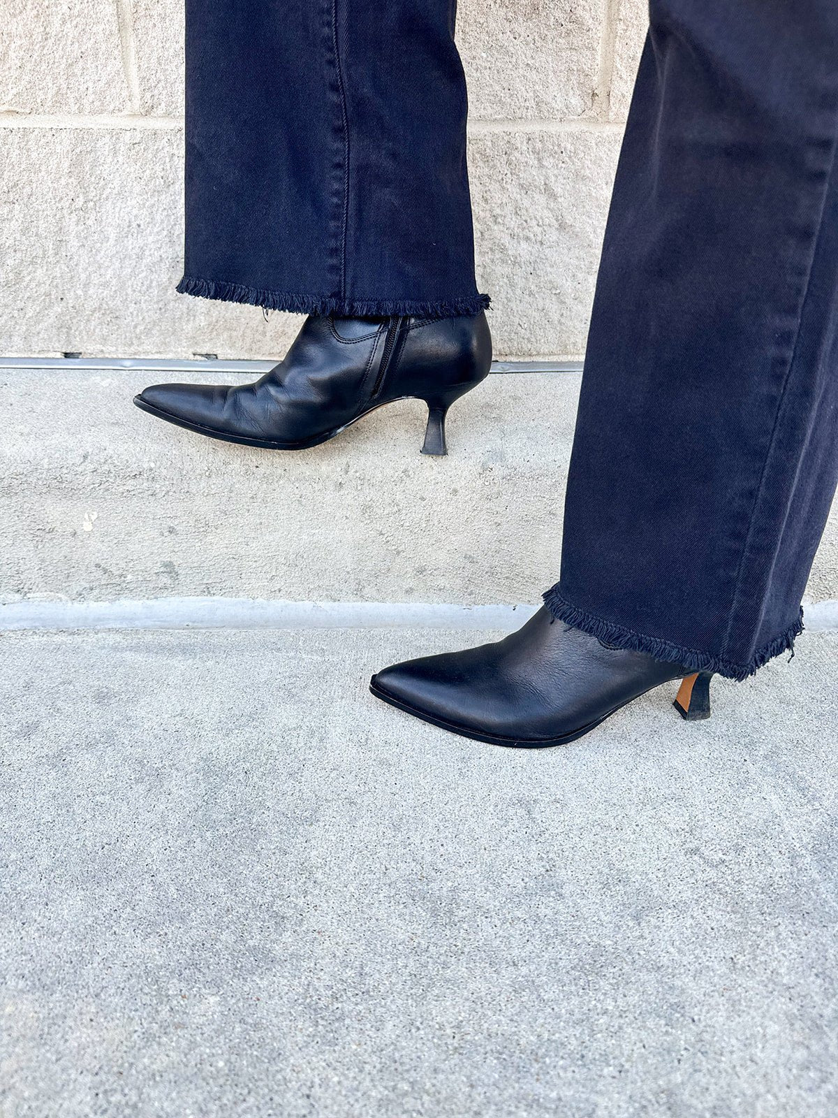 [Dolce Vita] The Arya Black Leather Boots - The Pink Pineapple 850