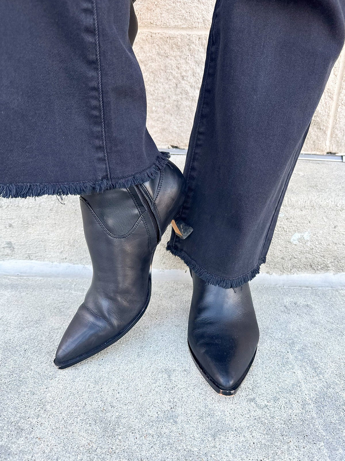 [Dolce Vita] The Arya Black Leather Boots - The Pink Pineapple 850